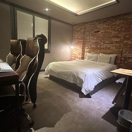 Hotel Parfe Cheonan Bagian luar foto