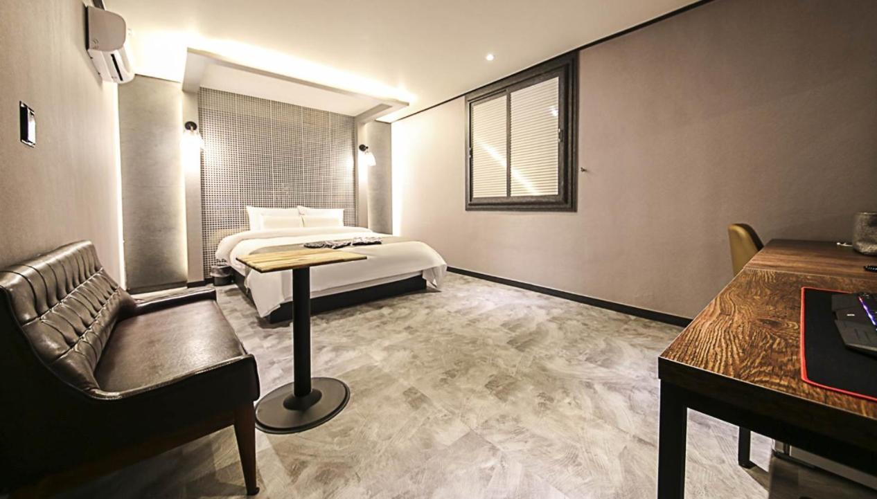 Hotel Parfe Cheonan Bagian luar foto