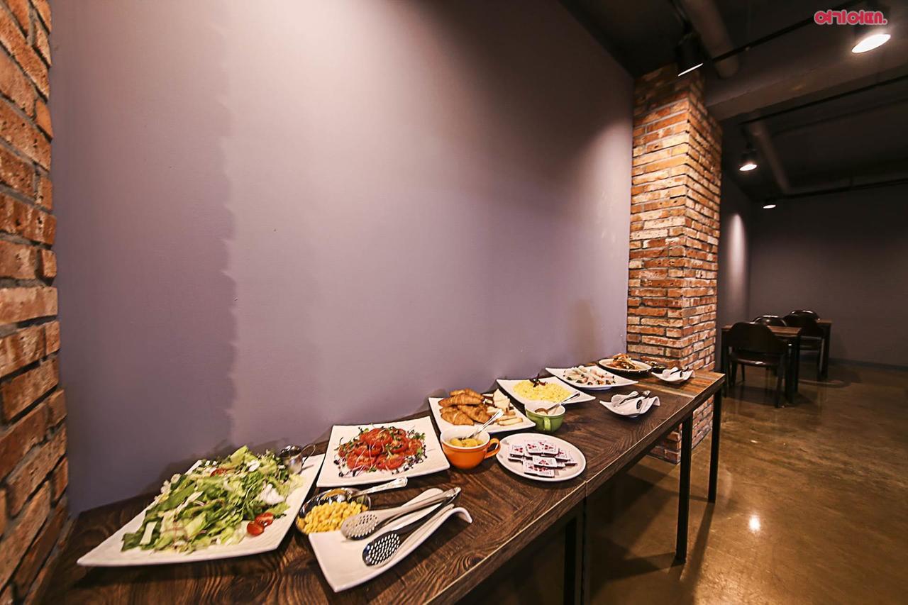 Hotel Parfe Cheonan Bagian luar foto