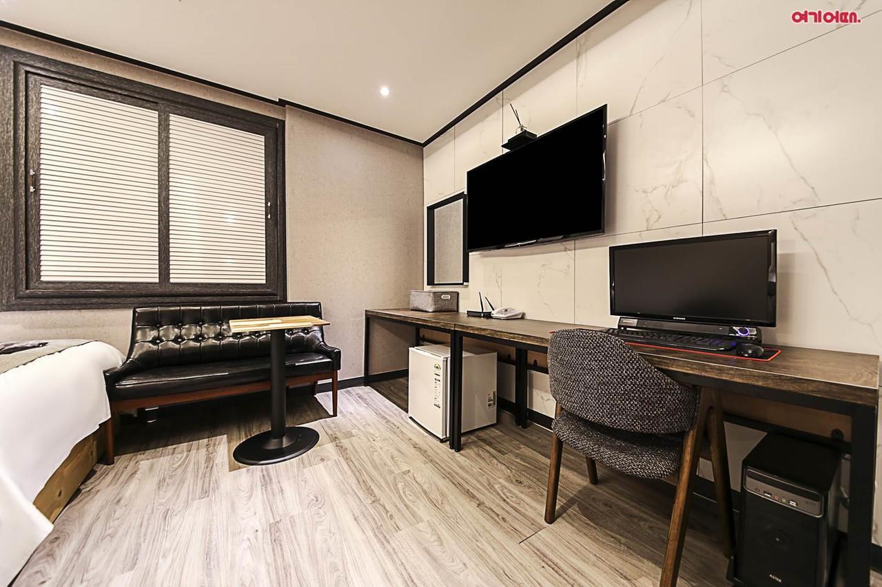 Hotel Parfe Cheonan Bagian luar foto